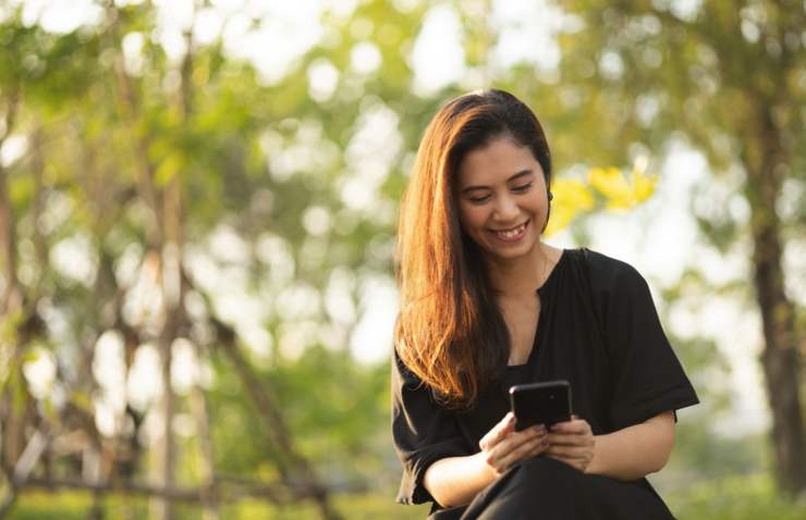 Piccolo comune francese contro il cellulare in strada